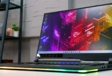Обзор игрового ноутбука ASUS ROG Strix SCAR 17 - Ноутбук Asus ROG Strix Scar 17 - идеальный выбор для любителей киберспорта и игр, которые стремятся получить максимальное удовольствие от компьютерных развлечений на высоком уровне. Этот ноутбук гарантирует уникальный игровой опыт благодаря своей мощной аппаратной конфигурации, основанной на высокопроизводительном процессоре и современной видеокарте NVIDIA®. Благодаря этому, игроки смогут легко обыгрывать своих соперников и выходить на вершину рейтингов. Мы представим вам обзор на этот ноутбук. Обзор игрового ноутбука ASUS ROG Strix SCAR 17