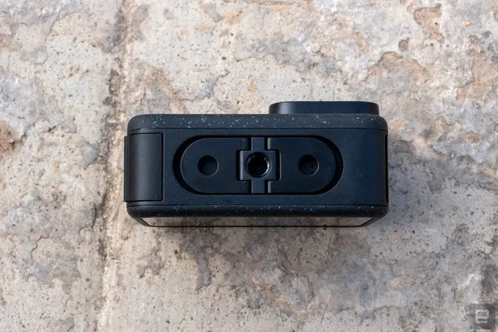 GoPro представила свою новую камеру под названием Hero 12 Black - GoPro продолжает радовать своих поклонников новыми инновациями, и на этот раз компания представила модель GoPro Hero 12 Black. Новинка обещает порадовать не только профессионалов и любителей экстрима, но и обычных пользователей благодаря значительно увеличенному времени автономной работы. GoPro Hero 12 Black