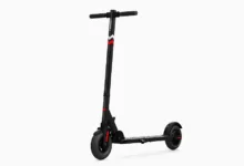 Обзор электросамоката MIDWAY YAMATO 0809 - Герой нашего обзора – MIDWAY YAMATO 0809. Несмотря на небольшой вес, он довольно резвый. При максимальной мощности мотора в 350 Вт агрегат может разгоняться до 30 км/ч. Обзор электросамоката MIDWAY YAMATO 0809