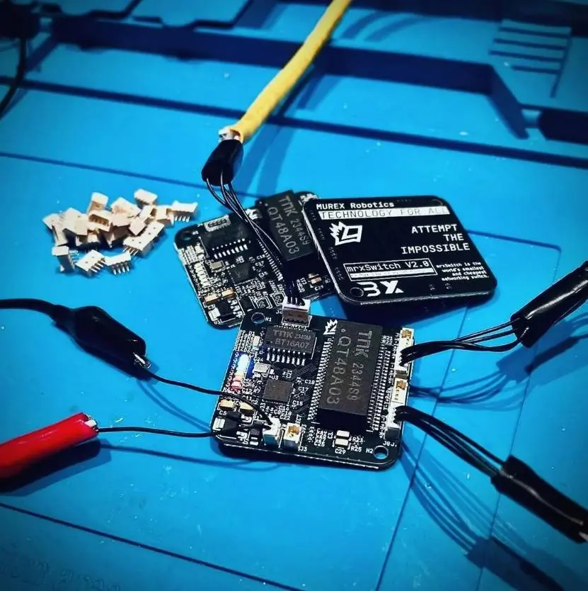 Phillips Exeter создали самый маленький в мире сетевой коммутатор mrxSwitch v2.0 - Команда подводных робототехников из Академии Phillips Exeter (PEA) разработала mrxSwitch v2.0, который стал самым маленьким в мире сетевым коммутатором для подводных устройств. Устройство предлагает решение для дистанционного управления подводными детекторами и другими инструментами, при этом стоимость mrxSwitch v2.0 значительно ниже аналогов на рынке. Phillips Exeter создали самый маленький в мире сетевой коммутатор mrxSwitch v2.0 - Новости