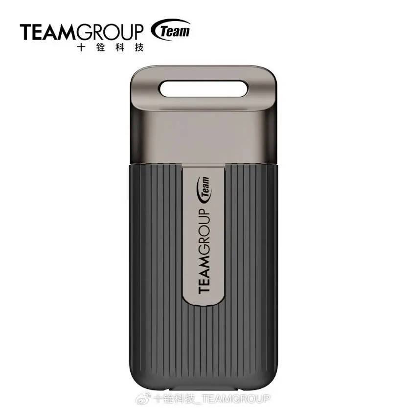 Teamgroup представила внешний твердотельный накопитель MINI - PD20 - Компания TEAMGROUP представила новый внешний твердотельный накопитель MINI - TEAMGROUP PD20, который отличается компактностью и портативностью, а также оснащен подвесным отверстием. Начиная с августа, устройство будет доступно для продажи по всему миру, с деталями о цене, ожидаемыми к тому времени. Teamgroup представила внешний твердотельный накопитель MINI - PD20 - Новости