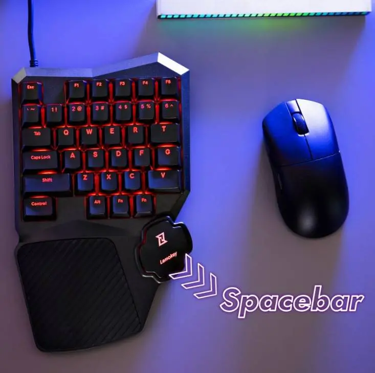 Lemokey выпустила клавиатуру X0, предназначенную для работы одной рукой - Бренд игрового оборудования Lemokey, принадлежащий Keychron, представил механическую клавиатуру X0 для использования одной рукой, сообщает французское издание CowcotLand. Проводная клавиатура стоит 32,99 долларов США (2 855 рублей). Lemokey выпустила клавиатуру X0, предназначенную для работы одной рукой - Новости